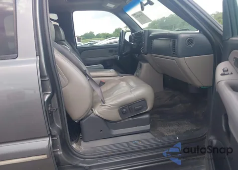 2002 Chevrolet Suburban 1500 Lt z USA, uszkodzony, nr VIN 3GNFK16Z92G267319